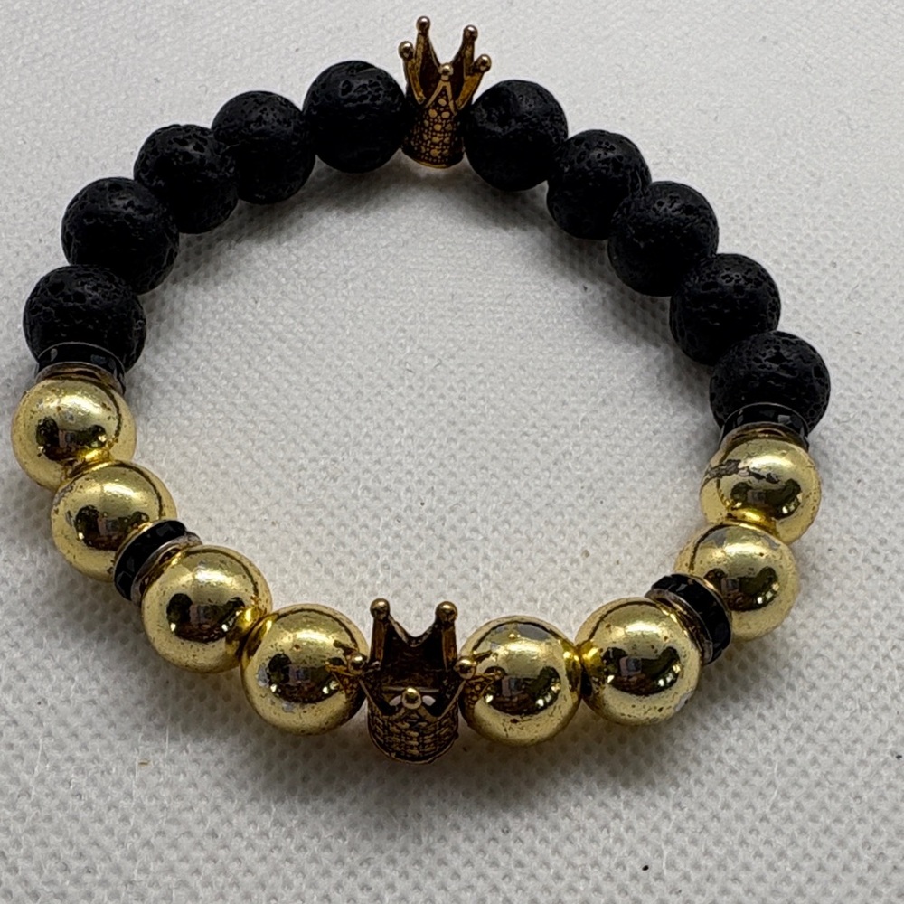 Elegant Gold and Black Beaded Bracelet with Crown Charms